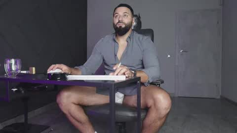 Matthew .. for short call me Matt online show from October 3, 2025, 7:44 pm