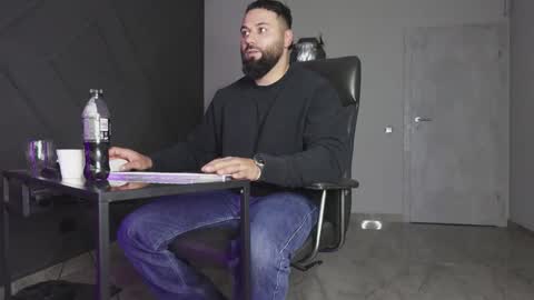 Matthew .. for short call me Matt online show from October 19, 2025, 7:25 pm