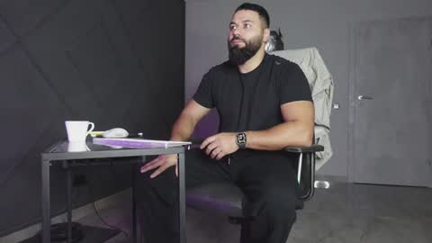 Matthew .. for short call me Matt online show from November 3, 2025, 1:29 am