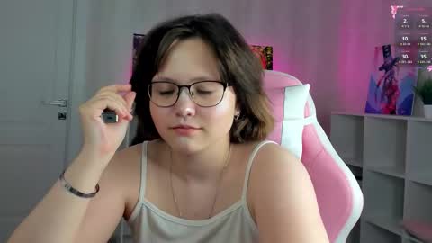 glimmer_goddesss online show from November 5, 2025, 9:20 am