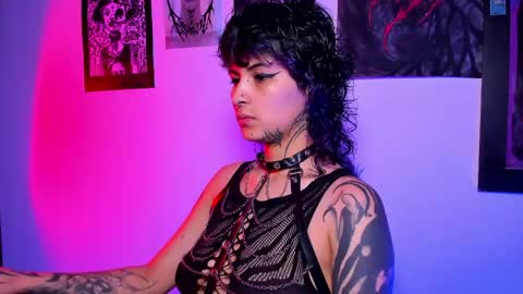 Snapshot of glitch_doll chatting on May 5, 2026, 10:18 pm NYX online show from May 5, 2026, 10:18 pm