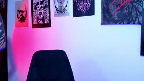 Snapshot of glitch_doll chatting on May 11, 2026, 7:22 pm NYX online show from May 11, 2026, 7:22 pm