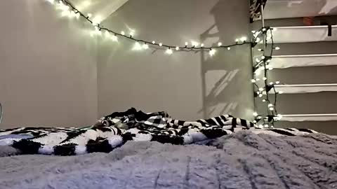 Snapshot of glizzy4u chatting on October 6, 2025, 11:40 am glizzy4u online show from October 6, 2025, 11:40 am