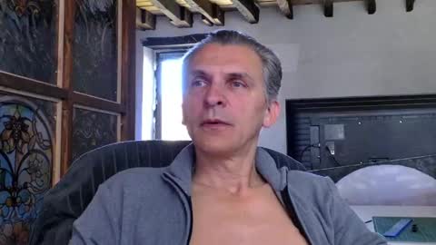 Snapshot of globulerouge chatting on May 21, 2026, 3:30 pm Globule Rouge online show from May 21, 2026, 3:30 pm