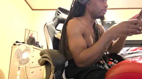 Snapshot of glomightyj chatting on April 15, 2026, 1:29 pm glomightyj online show from April 15, 2026, 1:29 pm