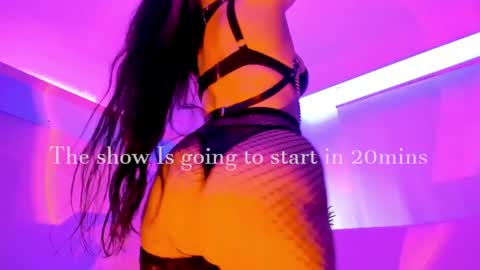 Mimi online show from May 5, 2026, 7:55 pm