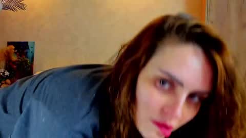Gloria Wood online show from April 23, 2026, 6:21 pm