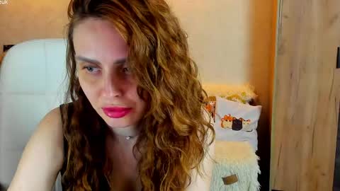 Gloria Wood online show from April 30, 2026, 8:57 pm