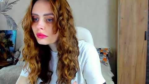 Gloria Wood online show from May 3, 2026, 3:18 pm