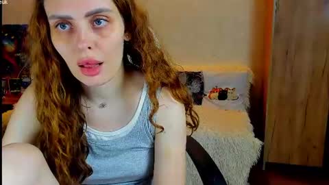 Gloria Wood online show from July 4, 2026, 8:26 pm