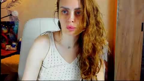 Gloria Wood online show from July 26, 2026, 5:42 pm