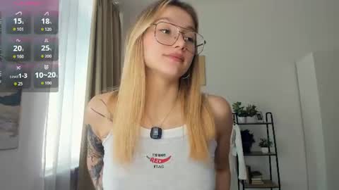 Snapshot of glossybabe_ chatting on June 26, 2026, 10:30 am Cherry online show from June 26, 2026, 10:30 am