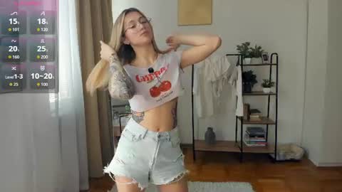 Snapshot of glossybabe_ chatting on July 14, 2026, 9:14 am Cherry online show from July 14, 2026, 9:14 am