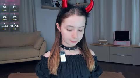 Snapshot of glowhub_ chatting on May 2, 2026, 7:52 pm Ann Eliz and Gigi online show from May 2, 2026, 7:52 pm