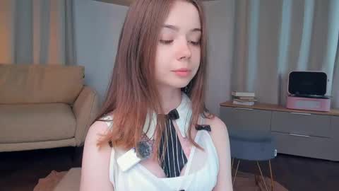 Snapshot of glowhub_ chatting on June 6, 2026, 10:36 pm Ann Eliz and Gigi online show from June 6, 2026, 10:36 pm