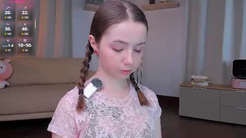 Snapshot of glowhub_ chatting on July 16, 2026, 7:42 pm Ann Eliz and Gigi online show from July 16, 2026, 7:42 pm