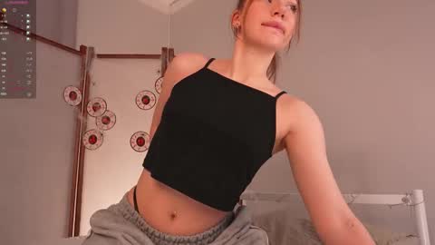 Snapshot of glowwww_ chatting on November 2, 2025, 3:58 pm Eloise online show from November 2, 2025, 3:58 pm