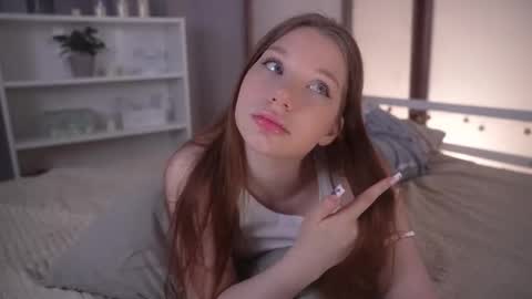 Snapshot of glowwww_ chatting on November 29, 2025, 3:15 pm Eloise online show from November 29, 2025, 3:15 pm