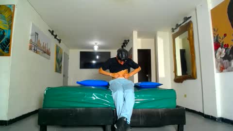 THOMAS AND DAMIAND online show from June 6, 2026, 12:32 pm