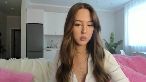 Lina online show from February 5, 2026, 8:30 am