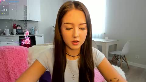 Lina online show from March 9, 2026, 8:40 am