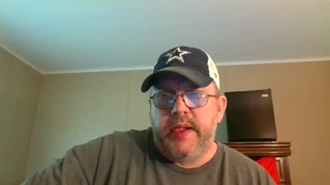 Snapshot of gobey33 chatting on July 9, 2026, 4:11 pm IDKIDCIDGAF online show from July 9, 2026, 4:11 pm