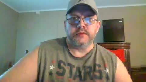 Snapshot of gobey33 chatting on July 13, 2026, 4:32 pm IDKIDCIDGAF online show from July 13, 2026, 4:32 pm
