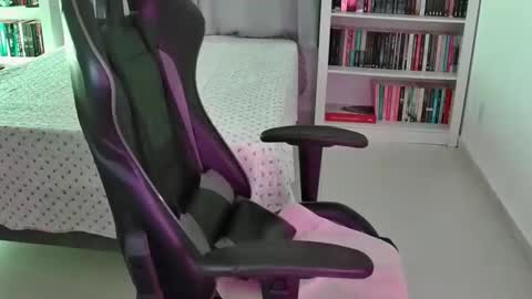 Snapshot of goddess_artemis_ chatting on November 5, 2025, 9:26 pm Fauna online show from November 5, 2025, 9:26 pm