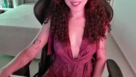Snapshot of goddess_artemis_ chatting on November 18, 2025, 1:00 am Fauna online show from November 18, 2025, 1:00 am