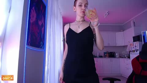Elpis Foxter online show from June 5, 2026, 3:35 am
