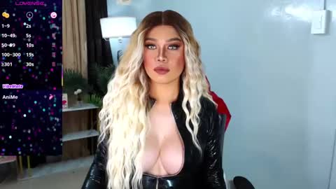 Snapshot of goddess_lykafox chatting on February 26, 2025, 2:04 am Lyka Fox online show from February 26, 2025, 2:04 am