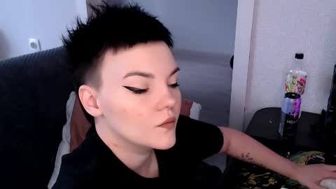 Snapshot of goddess_marilaas chatting on May 31, 2026, 5:48 am Goddess Kris online show from May 31, 2026, 5:48 am