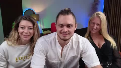   330 UTC2 girls   online show from December 7, 2024, 3:14 am