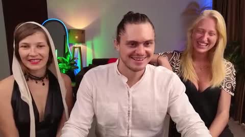   330 UTC2 girls   online show from December 13, 2024, 3:38 am