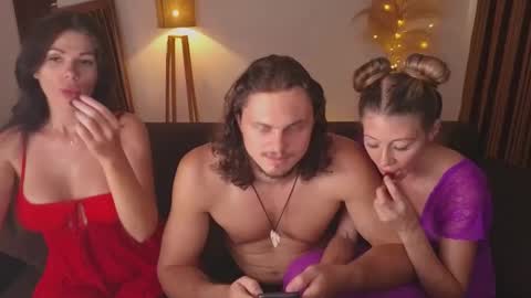   330 UTC2 girls   online show from March 12, 2025, 6:29 am