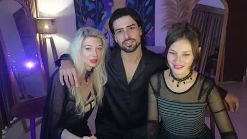 Snapshot of goddess_marylin chatting on June 1, 2026, 2:57 am 330 UTC2 girls online show from June 1, 2026, 2:57 am