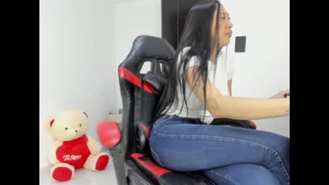 goddess_of_pigs online show from April 11, 2026, 6:40 am