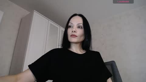 Snapshot of goddess_perfect_legs chatting on November 20, 2025, 1:22 pm Oksana online show from November 20, 2025, 1:22 pm