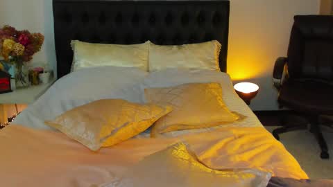 Snapshot of goddess_squirt_ chatting on September 13, 2025, 2:33 am Katrin online show from September 13, 2025, 2:33 am