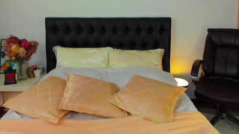 Snapshot of goddess_squirt_ chatting on October 11, 2025, 5:39 am Katrin online show from October 11, 2025, 5:39 am