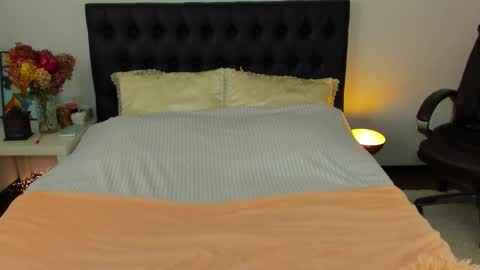 Snapshot of goddess_squirt_ chatting on October 14, 2025, 5:41 am Katrin online show from October 14, 2025, 5:41 am