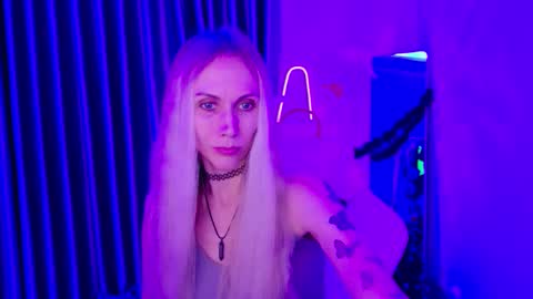 Snapshot of goddess_stars chatting on December 14, 2025, 12:10 pm Katarina online show from December 14, 2025, 12:10 pm