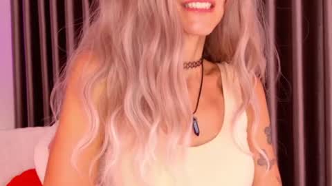 Snapshot of goddess_stars chatting on July 6, 2026, 11:51 am Katarina online show from July 6, 2026, 11:51 am