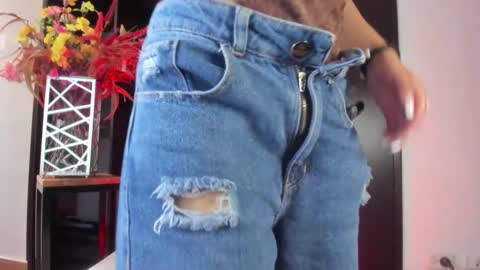 Snapshot of goddessjulieta chatting on February 27, 2025, 7:26 pm Julieta online show from February 27, 2025, 7:26 pm