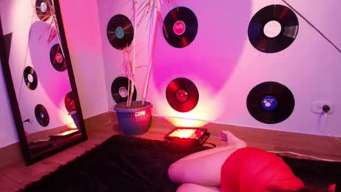 Snapshot of goddessjulieta chatting on October 27, 2025, 6:45 pm Julieta online show from October 27, 2025, 6:45 pm