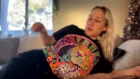 Snapshot of goddessmayvn chatting on January 8, 2025, 3:28 pm GoddessMayvn online show from January 8, 2025, 3:28 pm