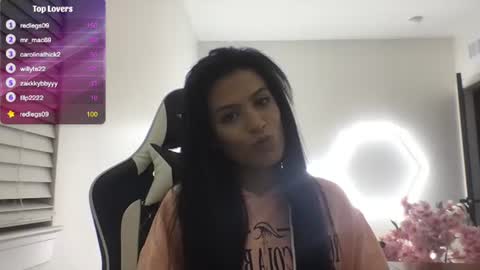 Snapshot of goddessreyna chatting on June 24, 2026, 2:32 am Goddess Reyna online show from June 24, 2026, 2:32 am