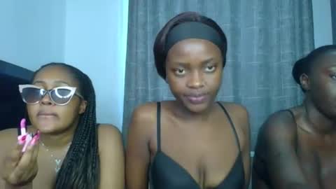 Snapshot of godess_lunah chatting on June 11, 2026, 5:27 am godess_lunah online show from June 11, 2026, 5:27 am