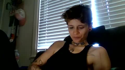 L online show from March 12, 2025, 9:35 pm