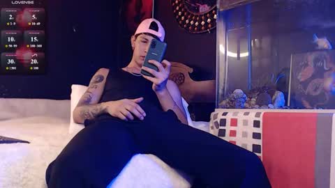 Snapshot of godly_huan chatting on February 6, 2026, 7:17 pm HUAN online show from February 6, 2026, 7:17 pm